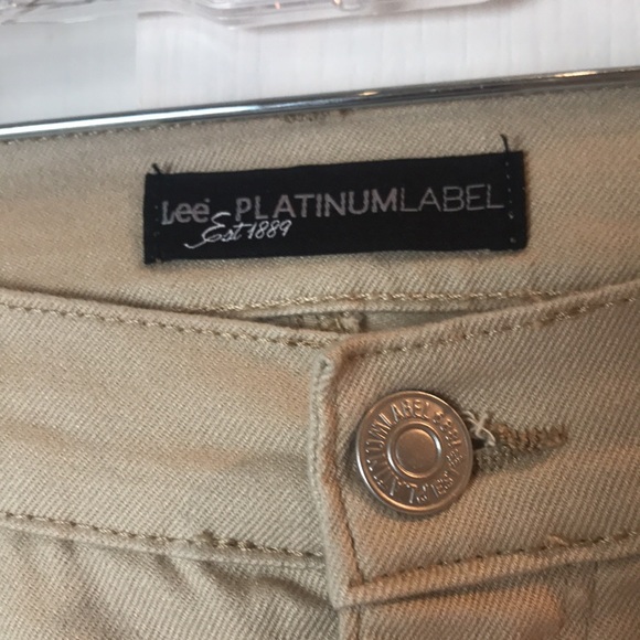Lee platinum label khaki colored jean capris. Size 12 - Picture 4 of 6